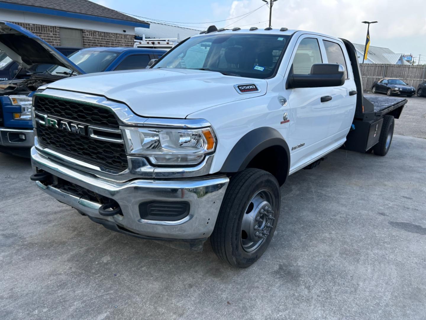 2020 White RAM 5500 Crew Cab LWB 4WD DRW (3C7WRNFL9LG) with an 6.7L L6 OHV 24V TURBO DIESEL engine, located at 1687 Business 35 S, New Braunfels, TX, 78130, (830) 625-7159, 29.655487, -98.051491 - Photo#0